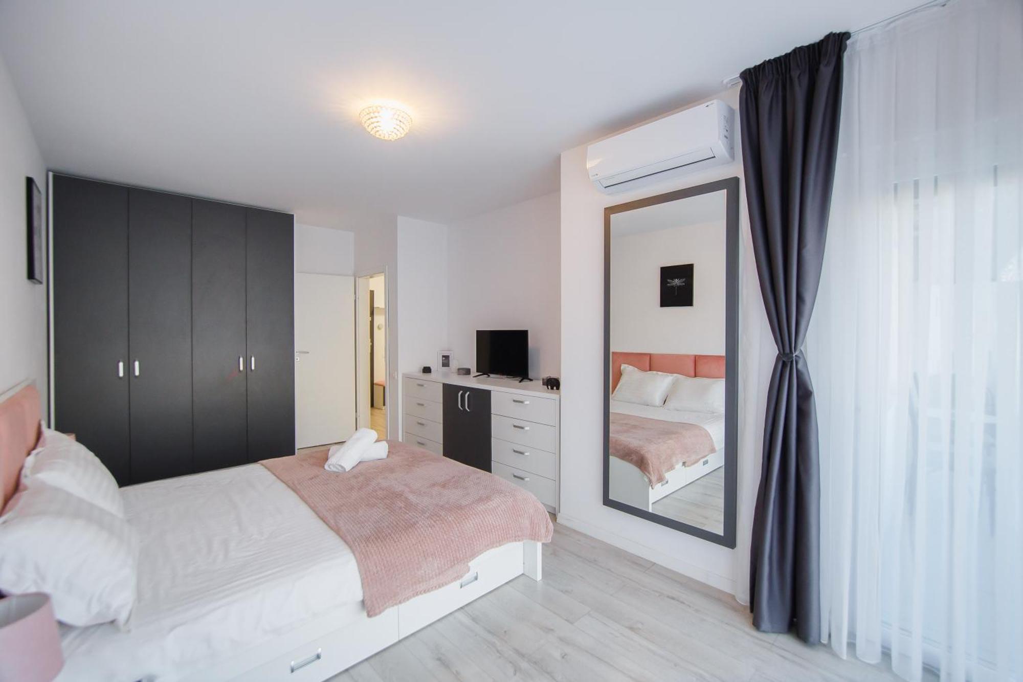 Pinky Black Escape Oradea Exterior foto