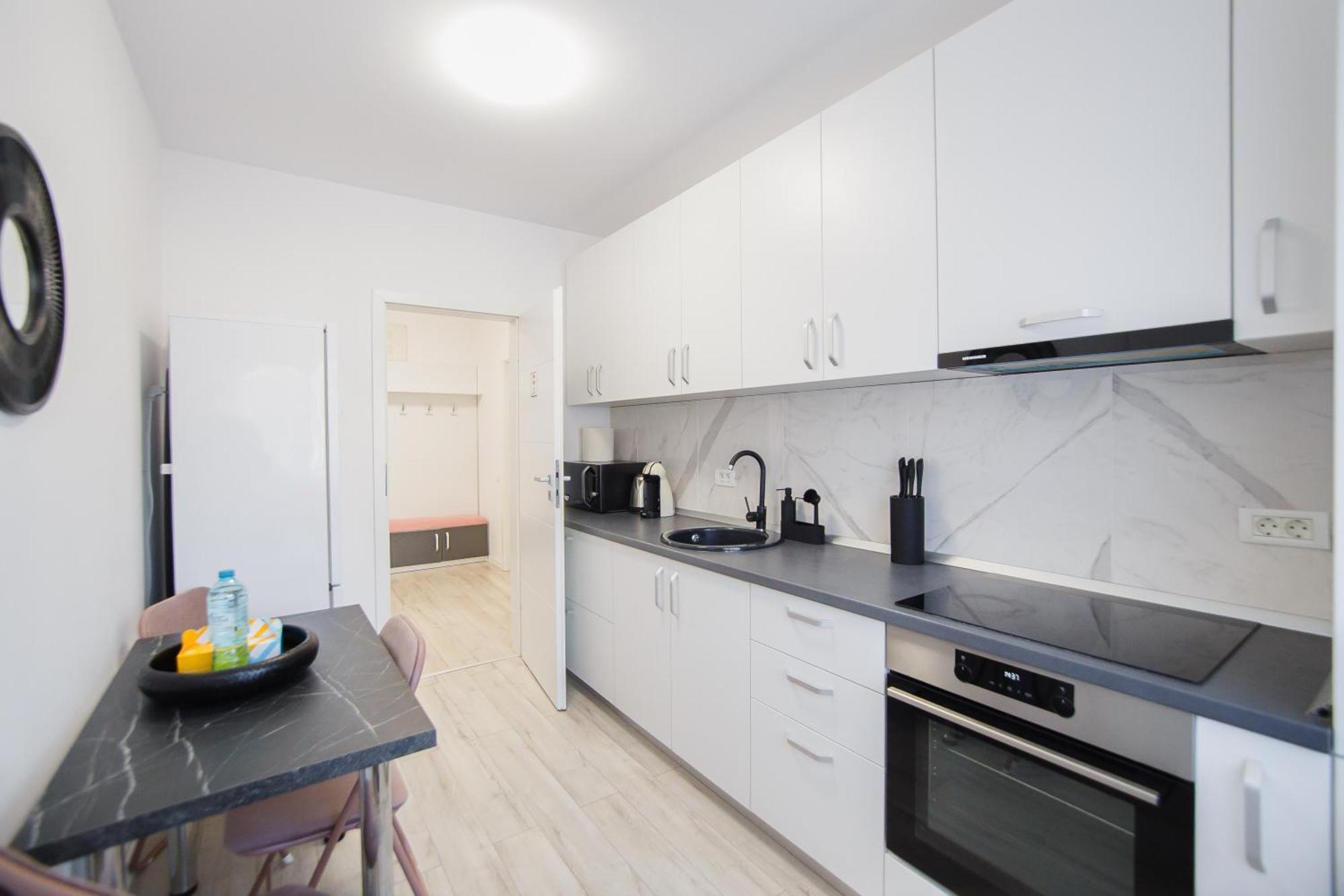 Pinky Black Escape Oradea Exterior foto