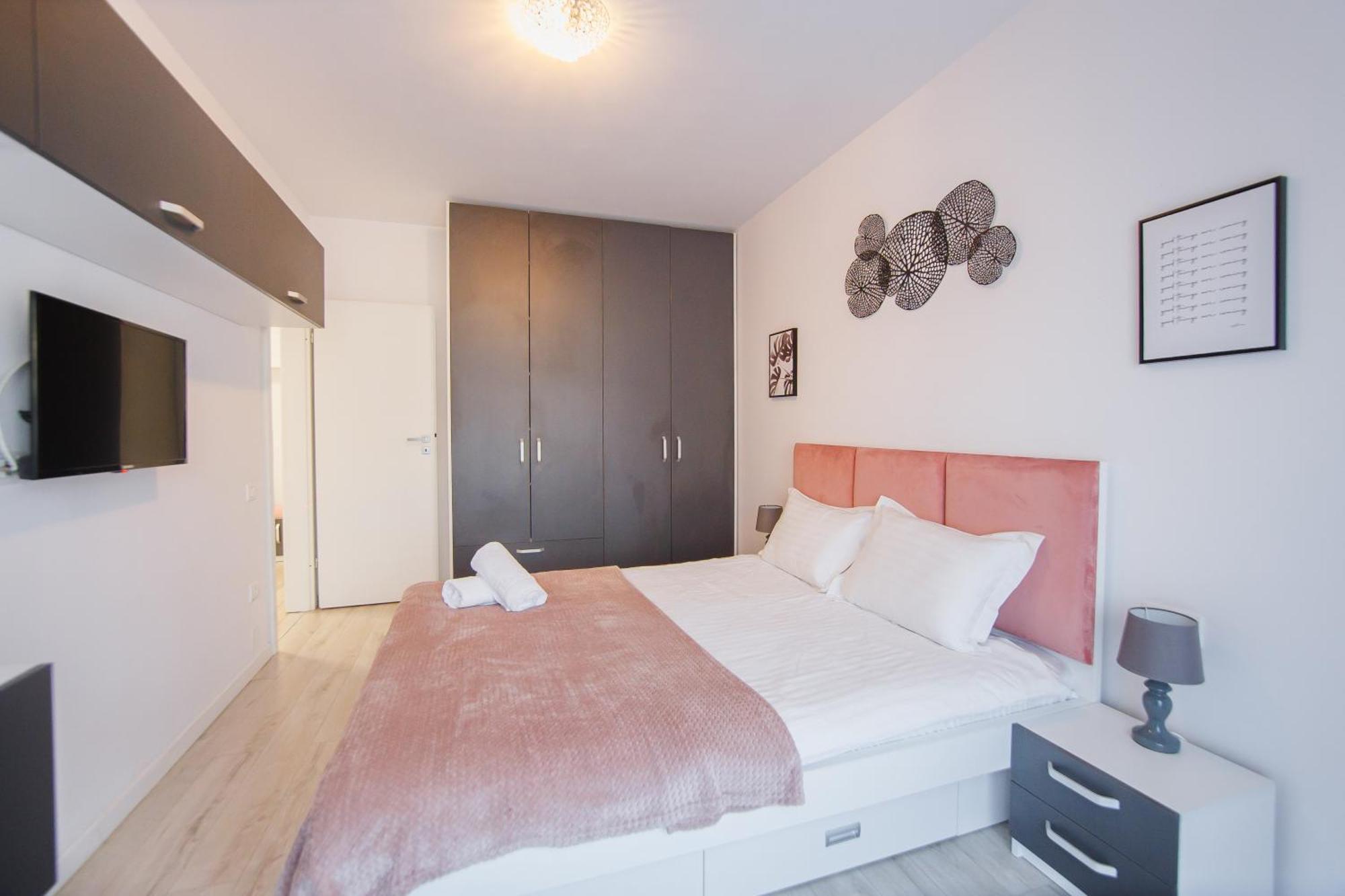 Pinky Black Escape Oradea Exterior foto