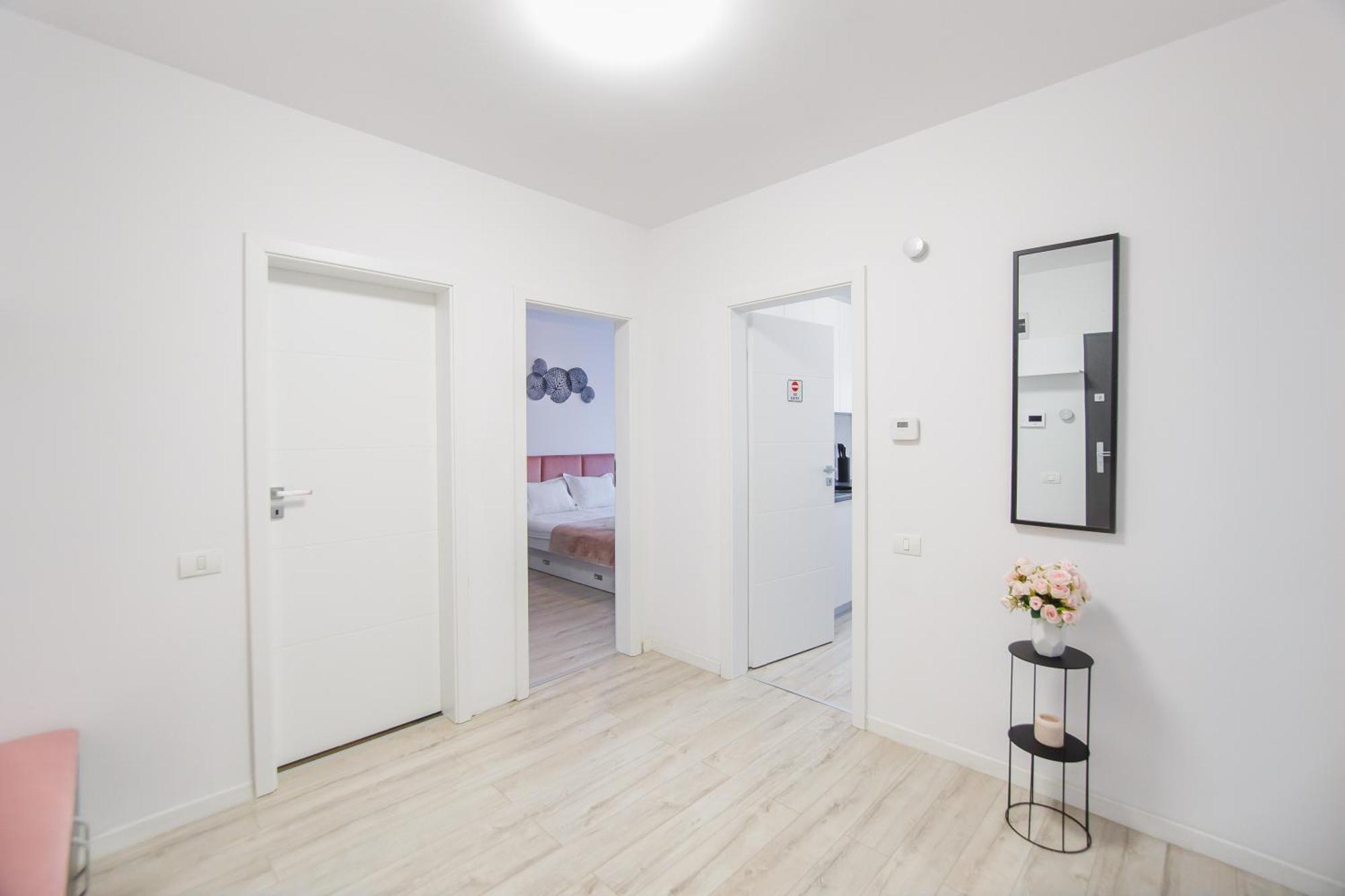 Pinky Black Escape Oradea Exterior foto